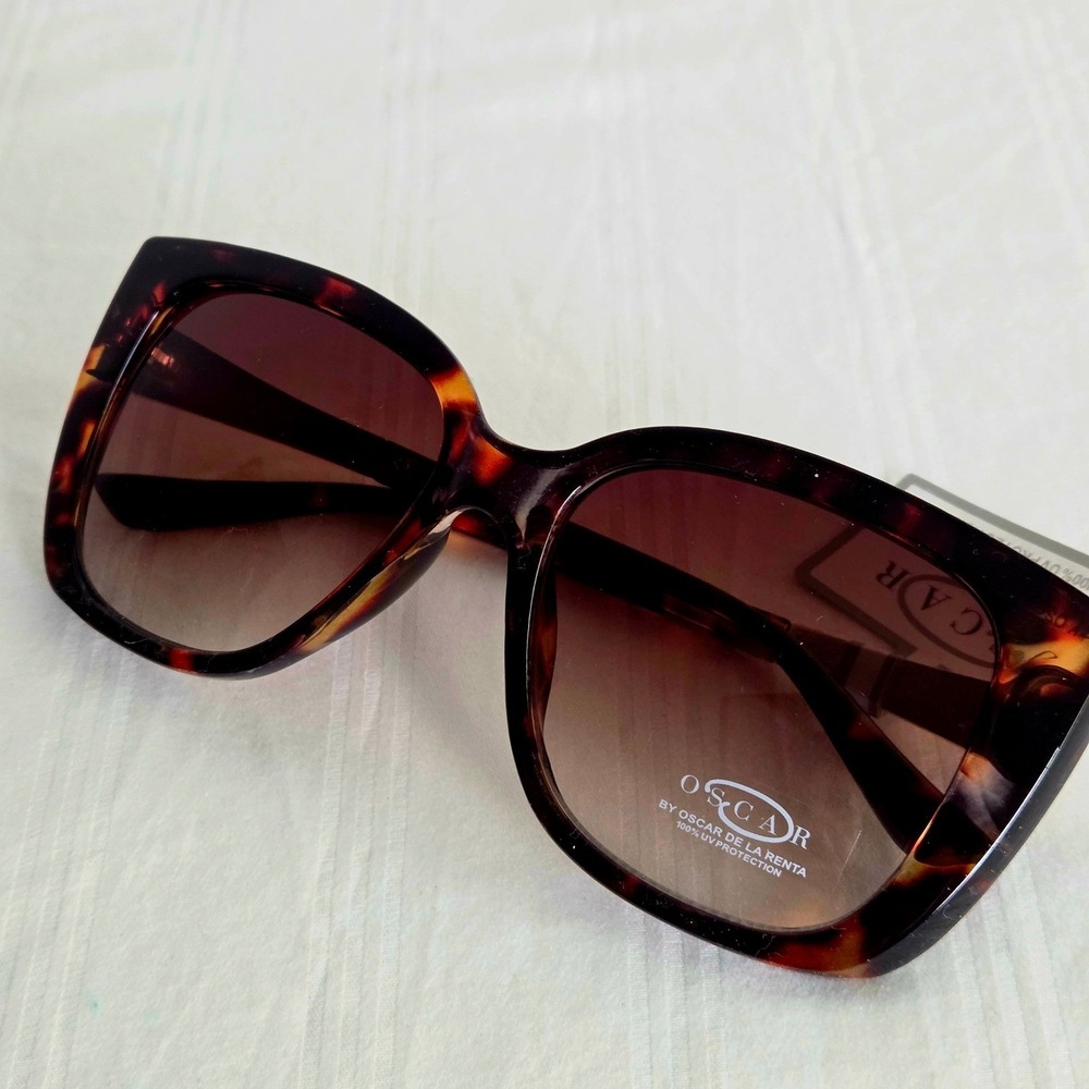 Oscar de la Renta Stunning Tortoise Oversized Square Sunglasses Gold Logo